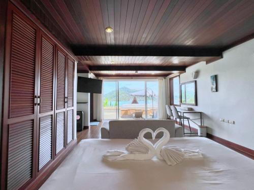 jaokhun bayview kamala phuket