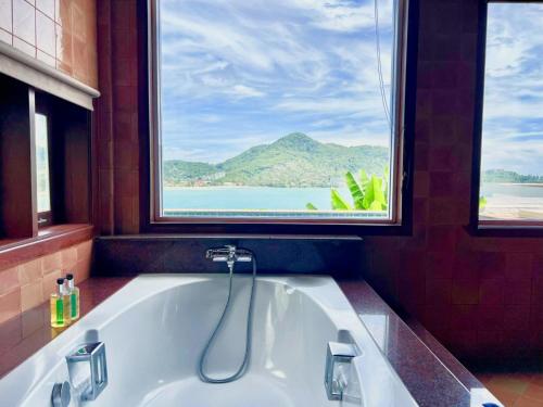 jaokhun bayview kamala phuket