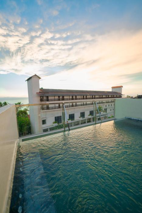 emerald resort hikkaduwa