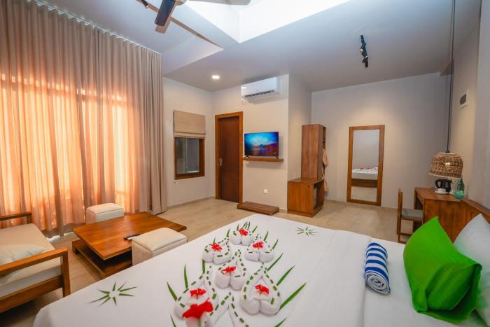 emerald resort hikkaduwa