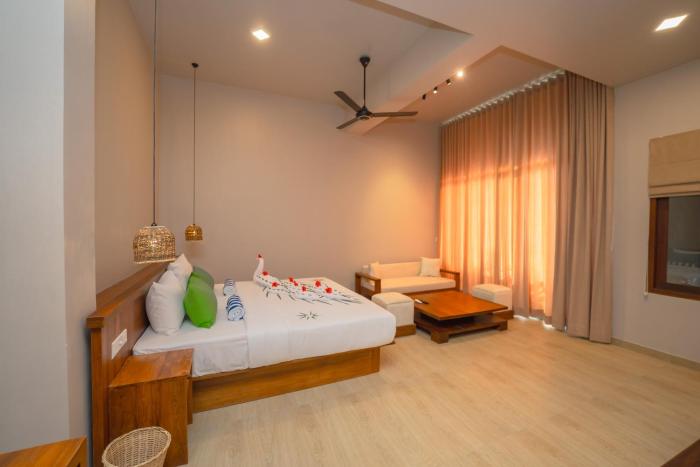 emerald resort hikkaduwa
