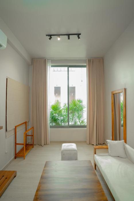 emerald resort hikkaduwa