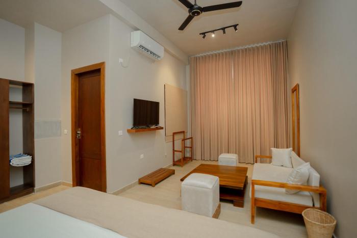 emerald resort hikkaduwa