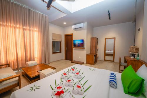 emerald resort hikkaduwa