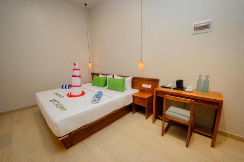 emerald resort hikkaduwa
