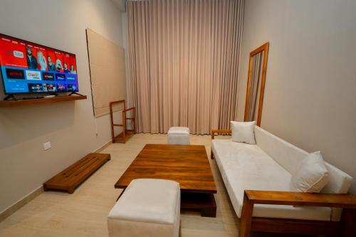 emerald resort hikkaduwa