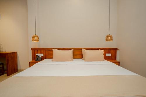 emerald resort hikkaduwa