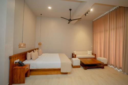 emerald resort hikkaduwa