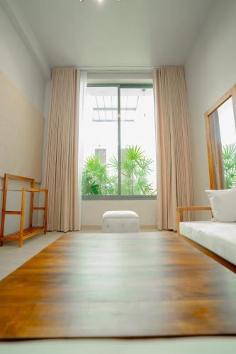 emerald resort hikkaduwa