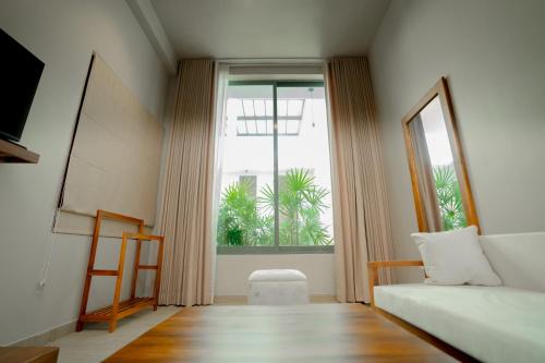emerald resort hikkaduwa