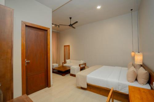 emerald resort hikkaduwa