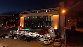 Ren Business Hotel,,3 star