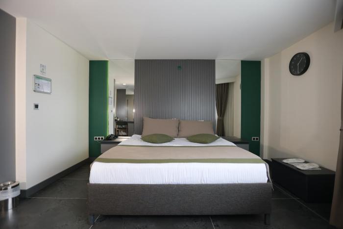 ren business hotel