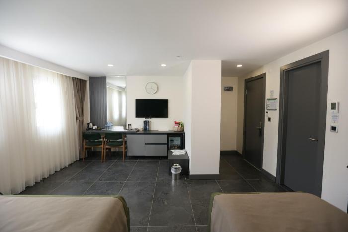 ren business hotel