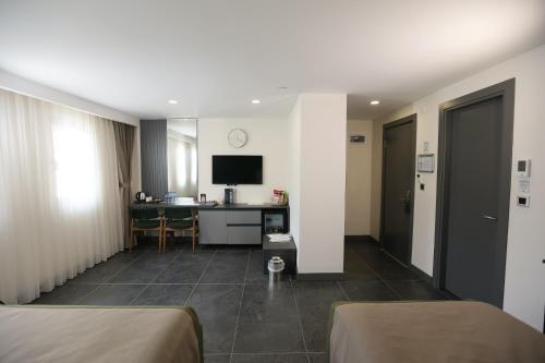 ren business hotel