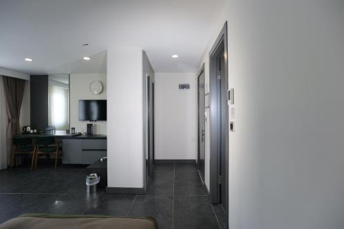 ren business hotel