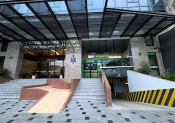 ln hotel and residence