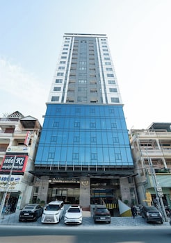 ln hotel and residence