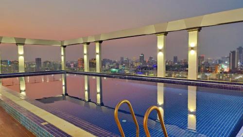 ln hotel and residence