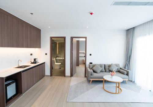 ln hotel and residence