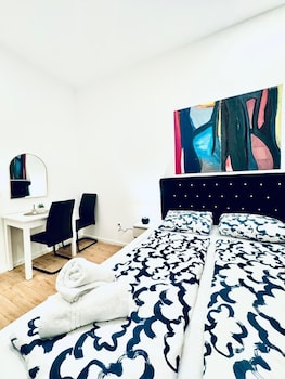 elegant five bedroom residence alterlaa