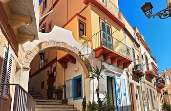 Luxar Suites & Apartments,,3 star