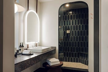 caravan court hotel