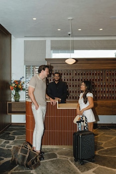 caravan court hotel