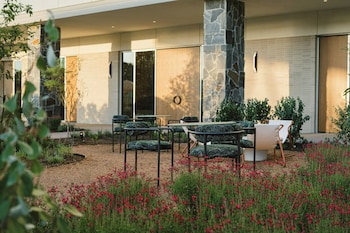 caravan court hotel