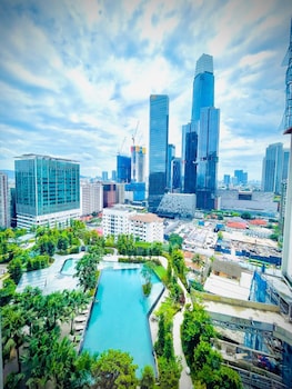 agile skyview suites klcc by moonlight