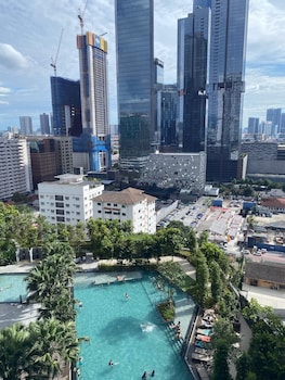 agile skyview suites klcc by moonlight
