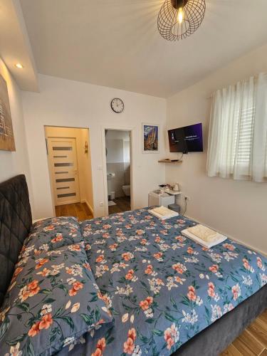 room ela
