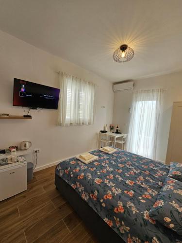 room ela