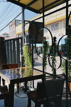 Pakkan Hotel Kanchanaburi,,2 star