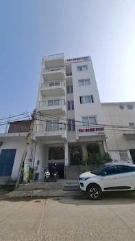 hotel taj homestay a unit of sahnis