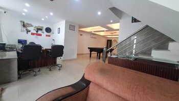 hotel taj homestay a unit of sahnis