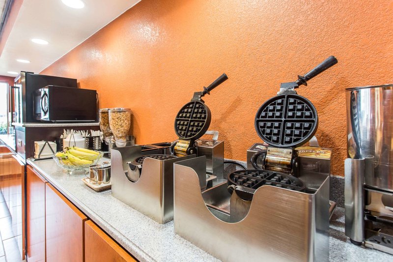econo lodge inn and suites charlotte nc