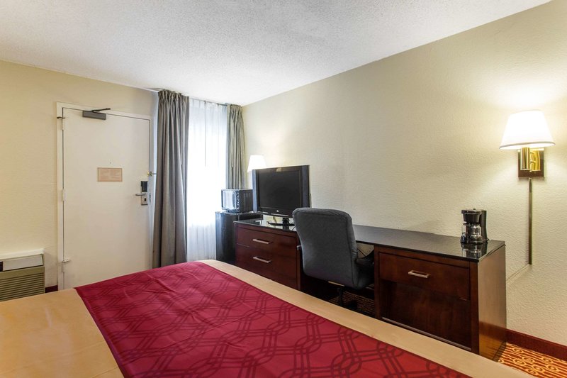 econo lodge inn and suites charlotte nc