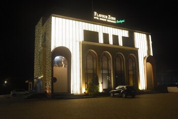 Flavour Zone Courtyard,,3 star