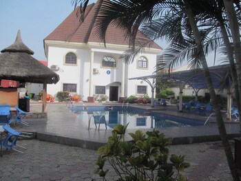 Pauliham Hotel And Suites,,3 star