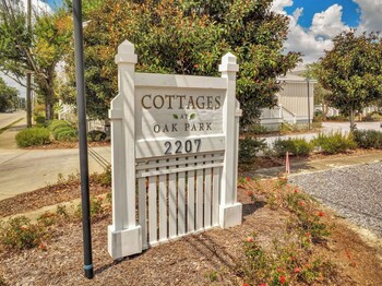 Cottages At Oak Park,,3 star