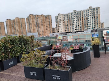 Jinglaihotel Weining Road Subway Station,,3 star