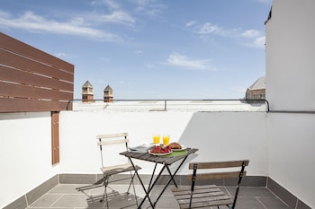 fira centric apartments by gaiarooms