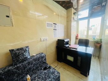 roomshala hotel golden residency