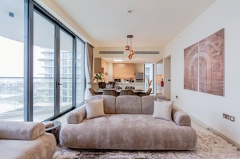Sophisticated Interior Near Hayat Beach,,4 star