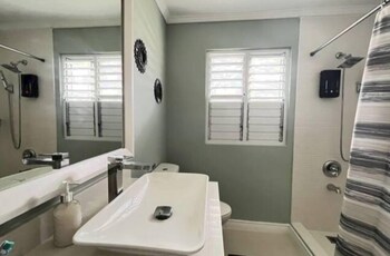 the crest serenity oasis villa
