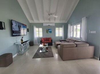 the crest serenity oasis villa