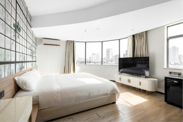 vaninn guangzhou step out to beijing road pedestrian street gongyuanqian and beijing road metro canton fair