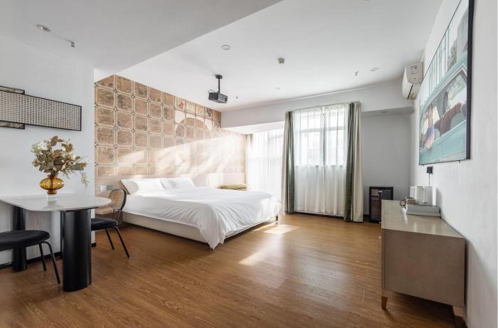 vaninn guangzhou step out to beijing road pedestrian street gongyuanqian and beijing road metro canton fair