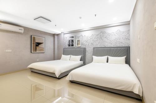 vaninn guangzhou step out to beijing road pedestrian street gongyuanqian and beijing road metro canton fair